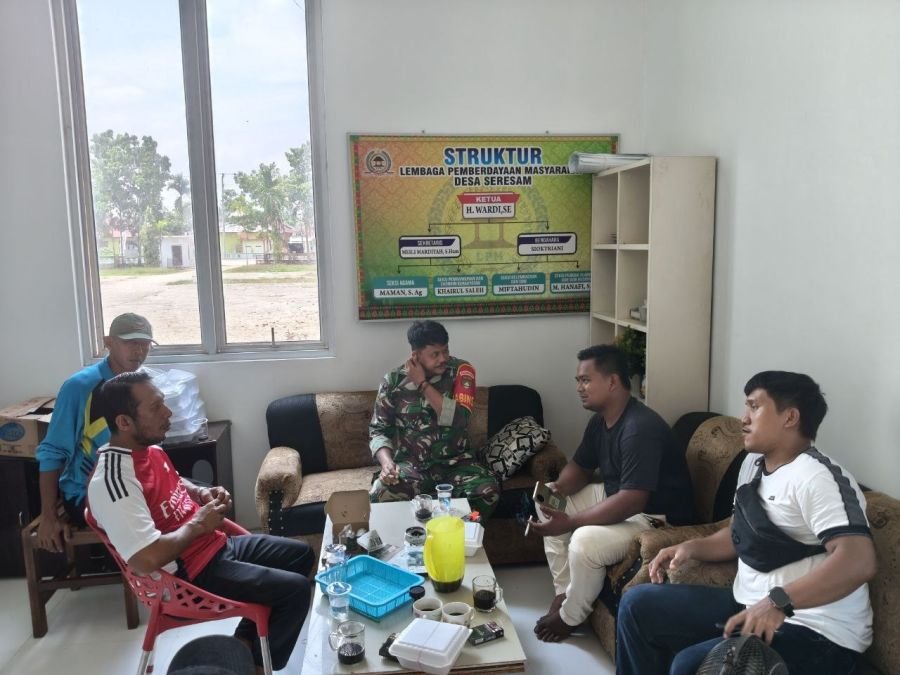Sinergi Teritorial, Koptu Wawan Rianto Perkokoh Kerjasama dengan Perangkat Desa Seresam