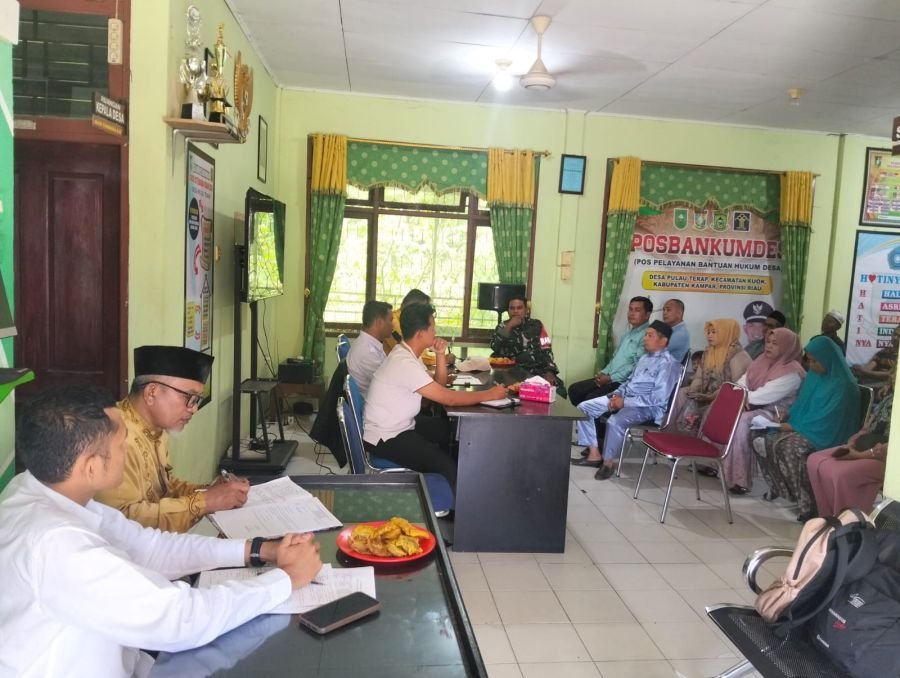 Sinergi TNI dan Warga, Babinsa Koramil 01/Bangkinang Hadiri Musdesus di Desa Pulau Terap
