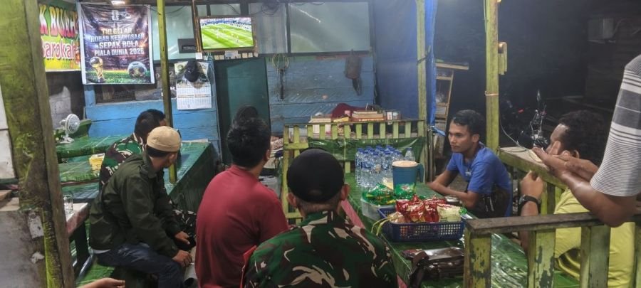 *Sinergi TNI dan Warga, Koramil 05/Peranap Gelar Nobar Piala Dunia 2026 di Warung Rita*