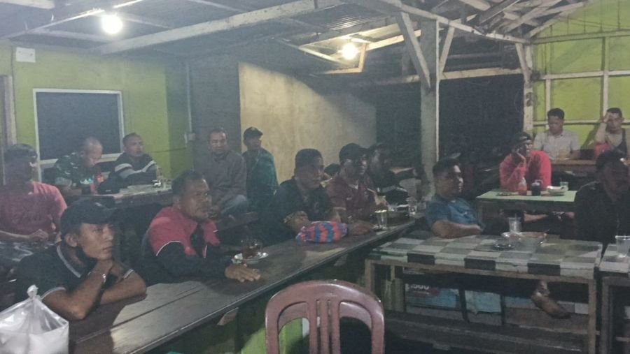 *Sinergi TNI dan Warga, Koramil 05/Peranap Gelar Nobar Piala Dunia 2026 di Warung Pak Lek*