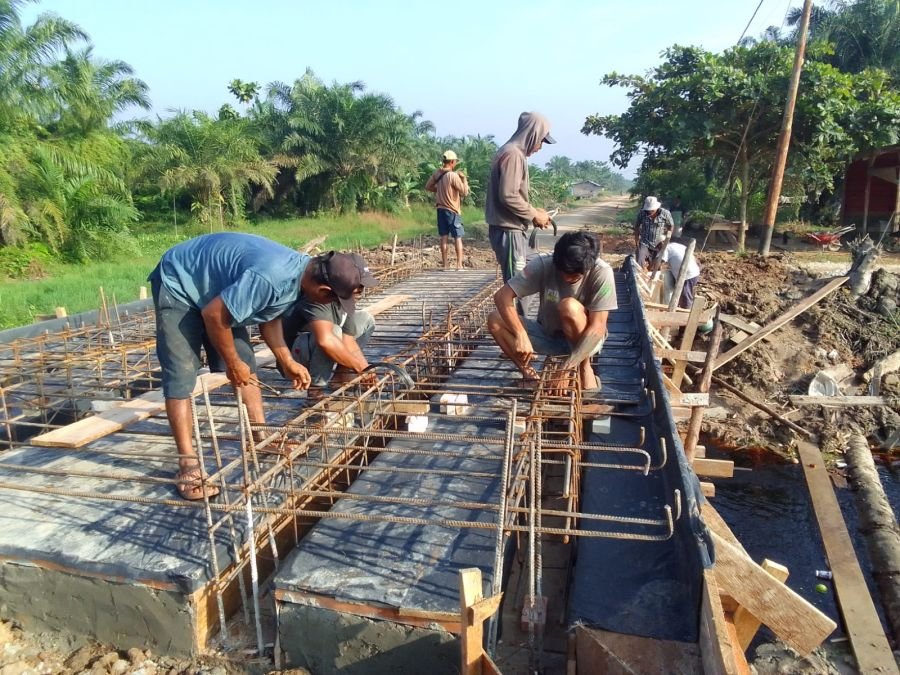 Sinergi TNI dan Warga: Pembangunan Jembatan Garuda di Pekaitan Capai 75 Persen, Besok Siap Dicor