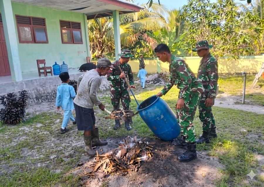 Sinergi TNI dan Warga Teluk Buton Bersihkan Masjid Bersama