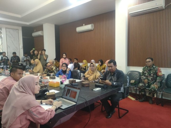 Sinergi TNI-Pemerintah, Babinsa Koramil 02/Tebing Tinggi Hadiri Rapat Koordinasi HUT RI ke-81 di Kep