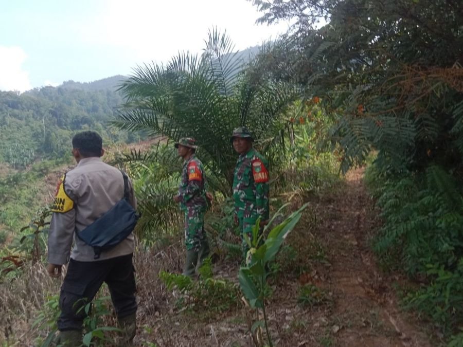 Sinergi TNI-Polri dan MPA Sisir Titik Api di Koto Ranah Rokan Hulu