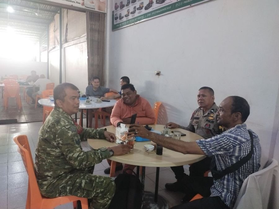 Sinergi TNI-Polri dan Pemerintah Kelurahan Air Hitam Diperkuat Lewat Komsos