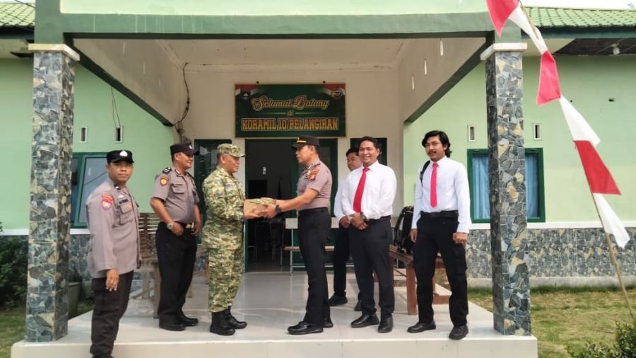Sinergi TNI-Polri, Polsek Pelangiran Sambangi Koramil 10/Pelangiran Rayakan HUT TNI ke-81 Bersama