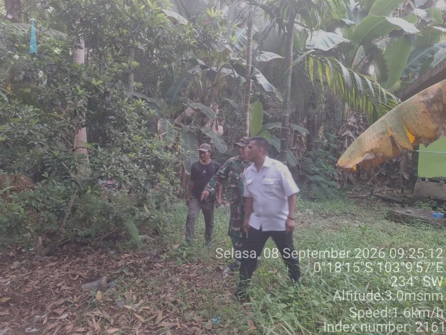 Sinergi TNI-Rakyat Cegah Karhutla Lewat Patroli Tapal Batas di Parit Masjid