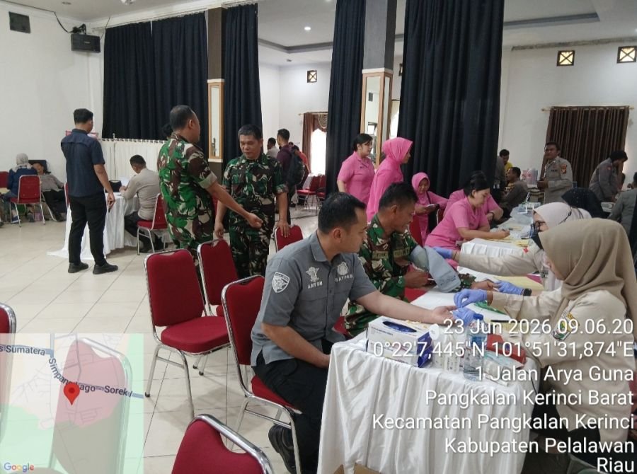 Sinergitas TNI-Polri, Koramil 09/Langgam Hadiri Donor Darah HUT Bhayangkara Ke-80 di Pelalawan