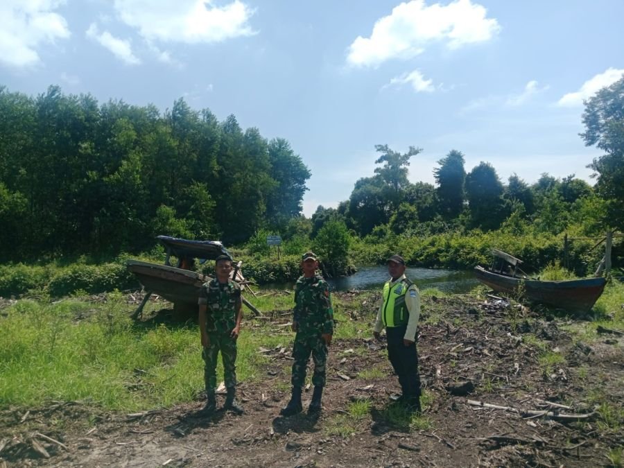 Sisir Lahan Gambut Bersama Warga, Koptu Yulius Perkuat Langkah Cegah Karhutla di Tanjung Padang