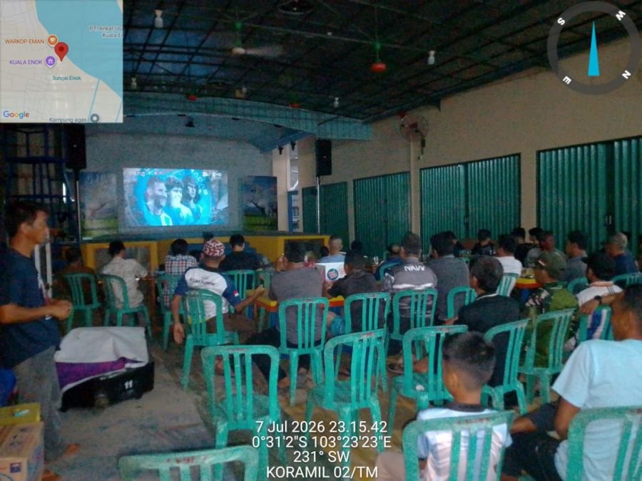 Sorak-sorai di Kuala Enok! Nobar Argentina vs Mesir Bareng Babinsa P. Siregar Jadi Momen Keakraban