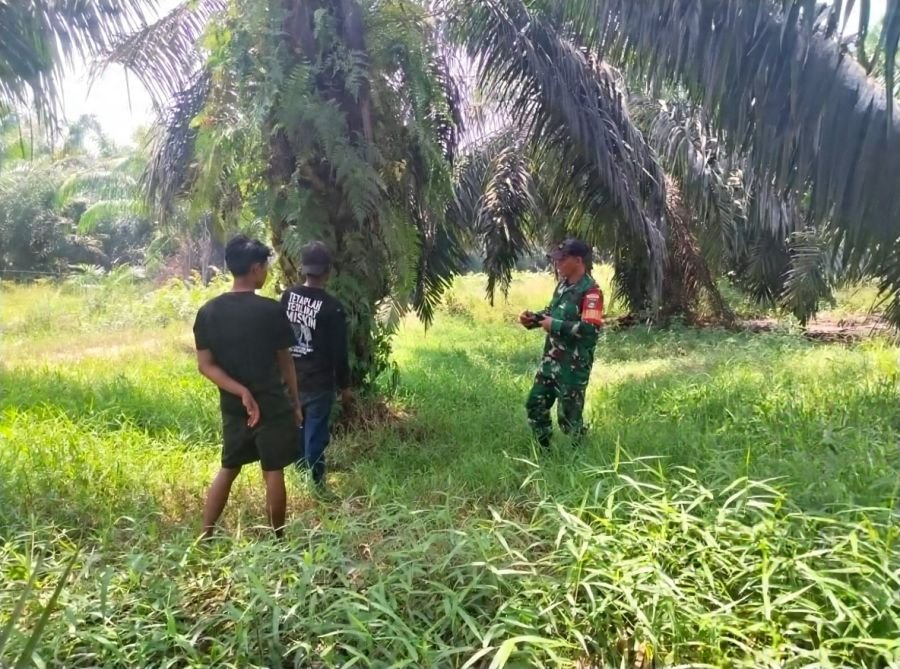 Sosialisasi Karhutla Terus Digencarkan, Babinsa 09/Kemuning Sasar Desa Pengalihan