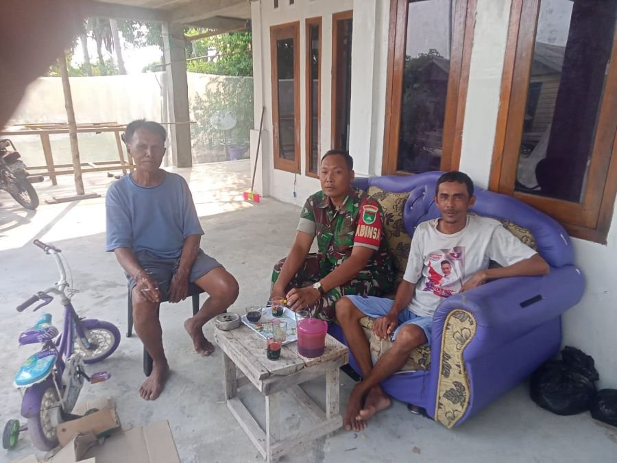 Babinsa Pulau Duyung Ingatkan Warga Waspadai Karhutla Saat Musim Kemarau