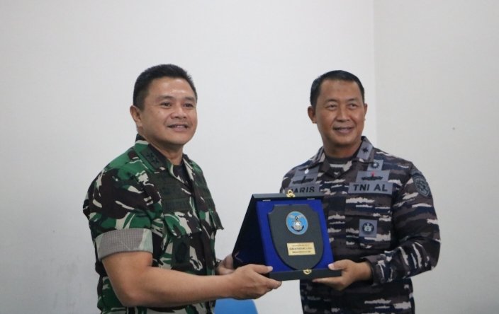 Staf Ahli Panglima TNI Kunjungi Lanud Roesmin Nurjadin dan Lanal Dumai