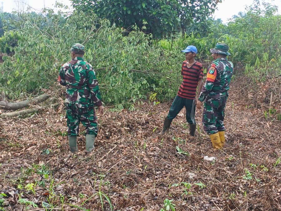 Stop Karhutla, Babinsa laksanakan patroli dan sosialisasi di wilayah Koramil 07/Kampar Kodim 0313/KP