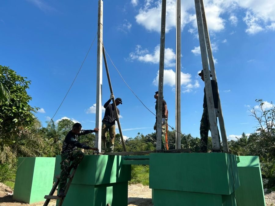 Struktur Atas Mulai Dirakit, Satgas Kodim 0313/KPR Laksanakan Penaikan Hanger Jembatan Muara Musu