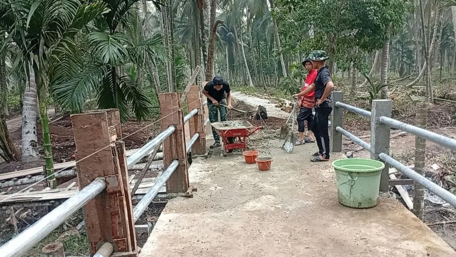Struktur Utama Rampung, Babinsa 03/Tpl Ungkap Tiga Bagian Jembatan Sungai Gantang Masih Dikebut