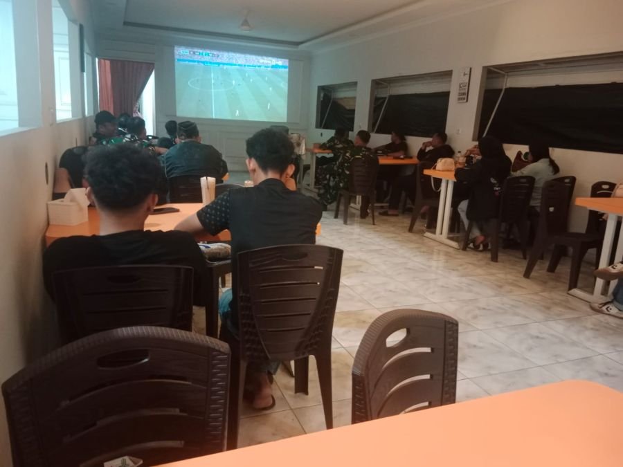 Suasana Hangat Nobar Piala Dunia, Kodim 0320/Dumai Pererat Hubungan dengan Warga