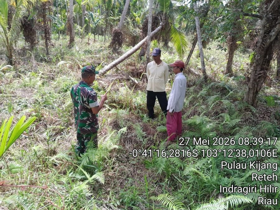 Suasana Idul Adha 2026, Babinsa Koramil 07/Reteh Edukasi Warga Antisipasi Karhutla