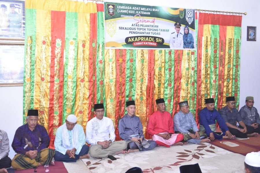 Akapriadi Disambut Adat Melayu, Resmi Pimpin Kecamatan Kateman