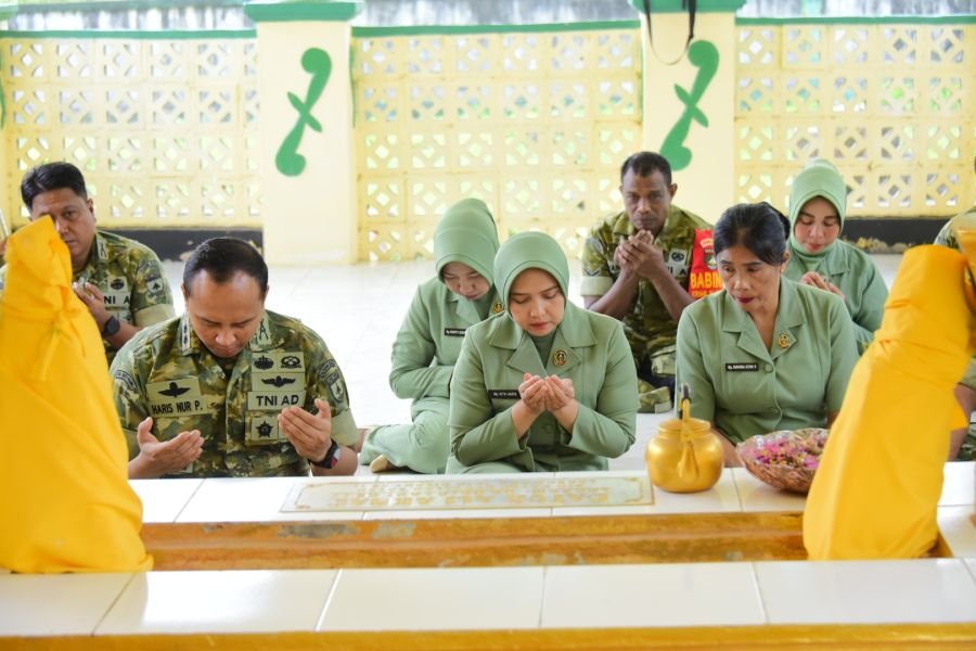 Tak Lupakan Sejarah! Dandim 0303/Bengkalis Ziarahi Makam Datuk Laksamana Raja di Laut