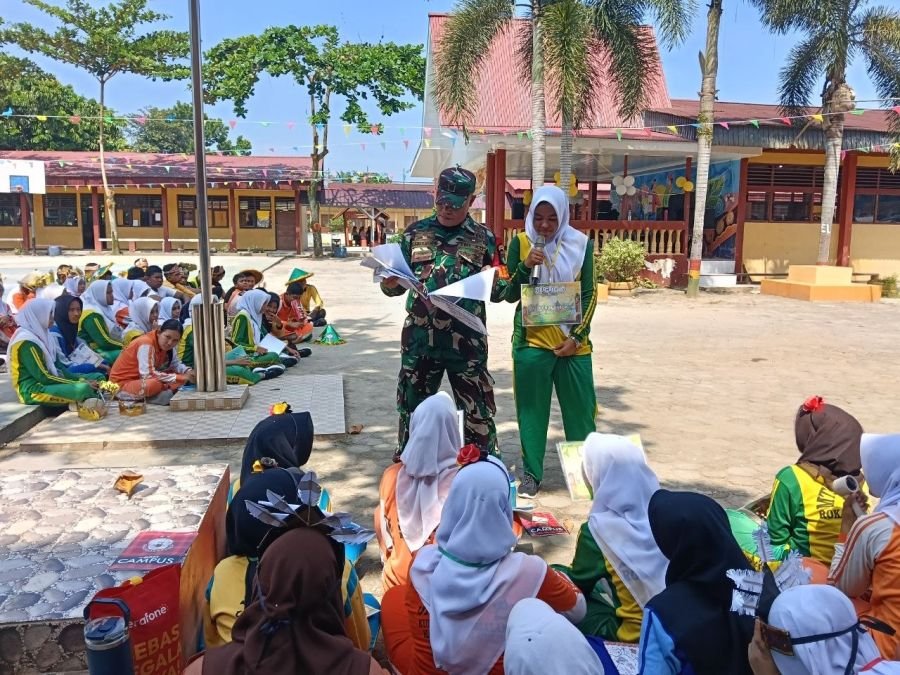 Tanamkan Jiwa Nasionalisme, Babinsa Koramil 08/TDN Beri Materi PBB dan Wasbang di SMAN 1 Ujung Batu