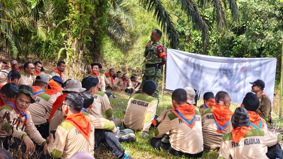 Tanamkan Kedisiplinan dan Cinta Tanah Air, Babinsa Koramil 01/Bkn Serda Novianto Jadi Pemateri Kemah