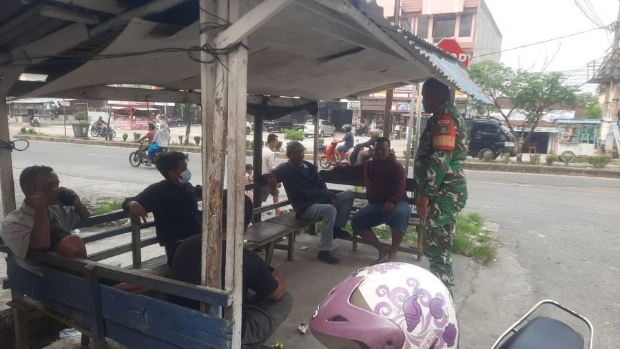 Tanamkan Nilai Pancasila & Jaga Keamanan, Sertu Ahmad Junaidi Sosialisasi Serta Berdiskusi