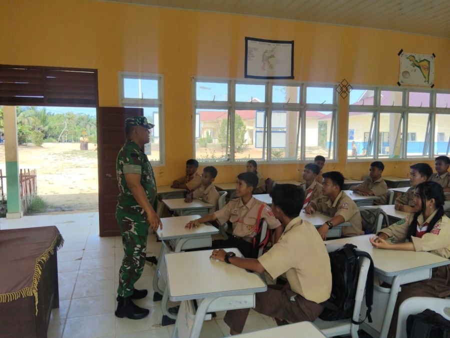 Tanamkan Nilai Pancasila Sejak Dini, Koptu P. Samosir Sosialisasikan ke SMPN 07 Talang Muandau