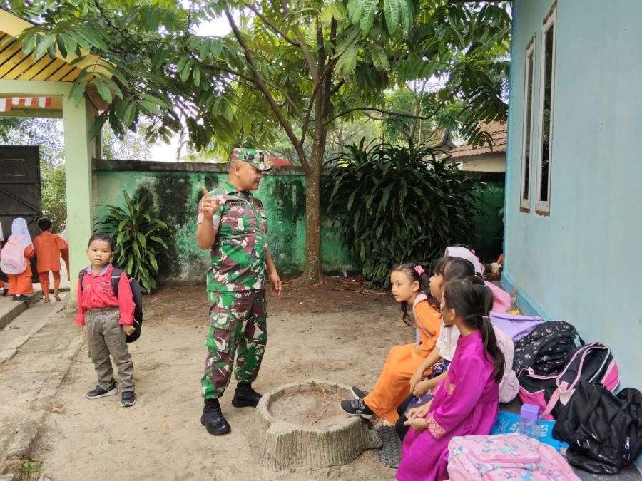 TANAMKAN NILAI PANCASILA SEJAK DINI, KOPTU P. SAMOSIR SOSIALISASIKAN KEPADA SISWA SD N 02 MANDAU