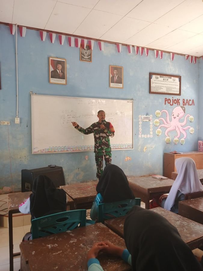 Tanamkan Semangat Cinta Tanah Air, Babinsa Koramil 13/Rokan IV Koto Berikan Materi Wawasan Kebangsaa