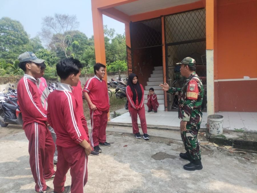 Tanamkan Semangat Kebangsaan, Sertu A. Tiopan Silaban Sosialisasikan Pancasila ke SMA 5 Pinggir
