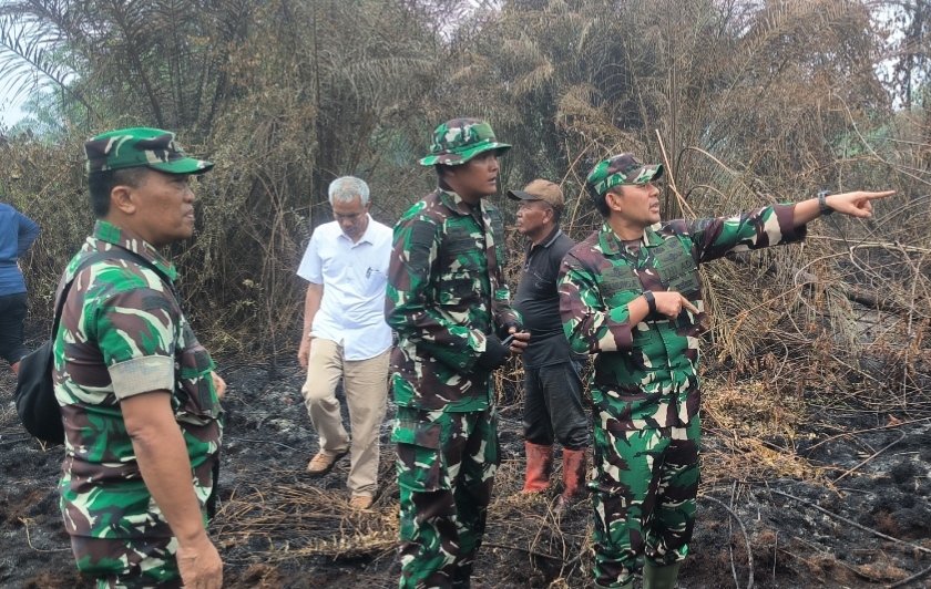 Tanggap Karhutla, Dandim 0209/LB Turun Langsung Pimpin Pemadaman di Desa Suka Rame