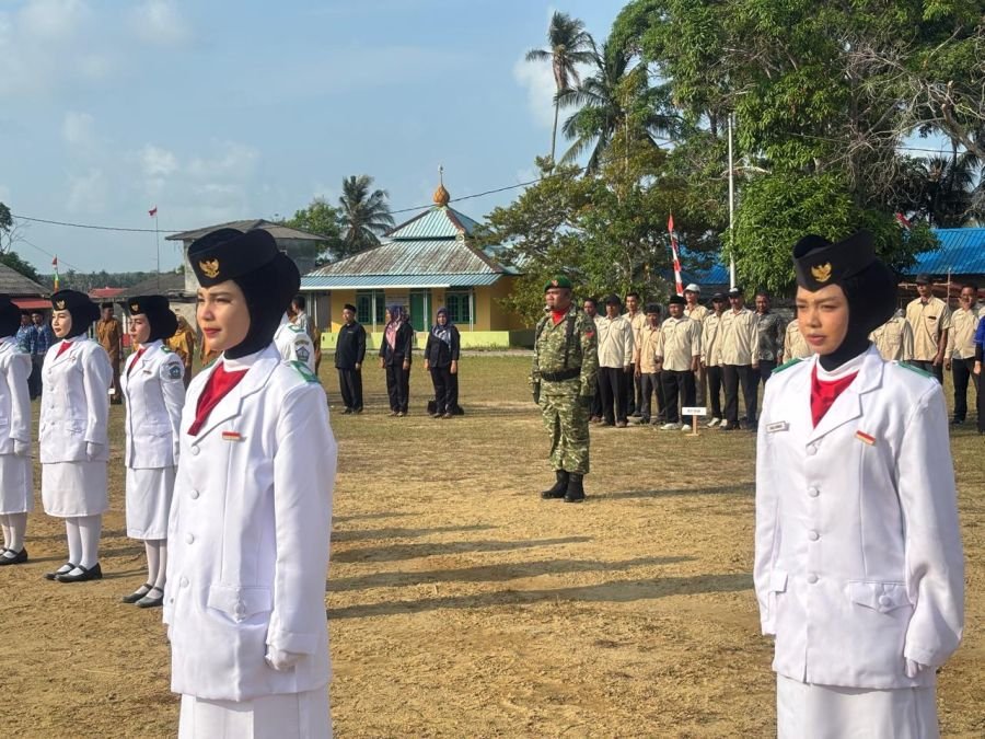 Tegakkan Bendera Merah Putih, Babinsa Numbing Pimpin Upacara HUT RI ke-81 Tingkat Kecamatan Binsir.