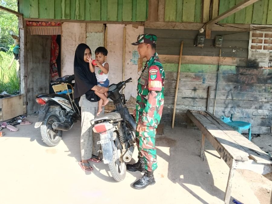 Tekan Stunting, Babinsa Koramil Minas Pantau Kondisi Anak di Sungai Mandau