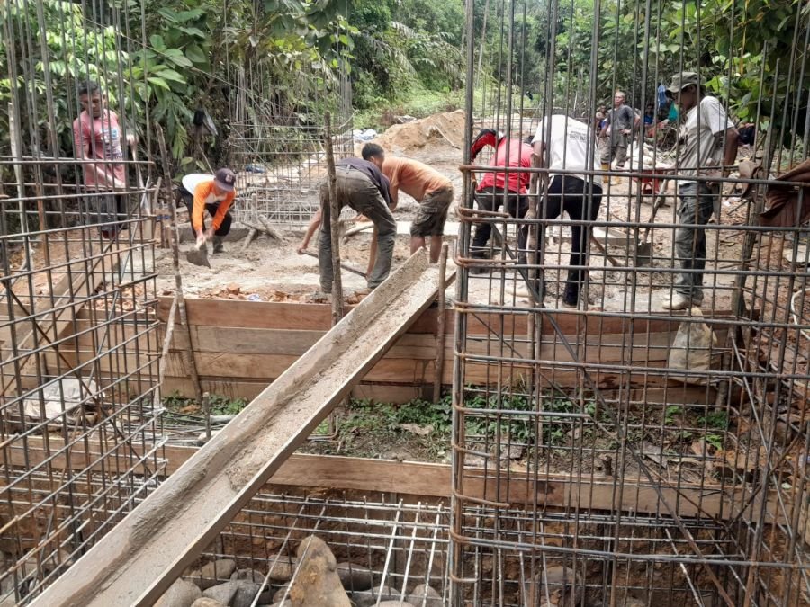Tembus Isolasi Geografis, Kodim 0313/KPR Mulai Konstruksi Pondasi Jembatan Desa Kota Lama
