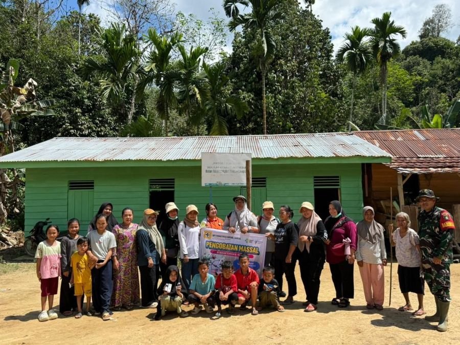 Tenaga Medis dan Babinsa Turun Langsung Layani Warga Nunusan