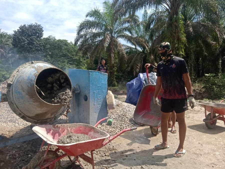 Terik dan Jalan Licin Warnai Pembangunan Jembatan Garuda Tahap III