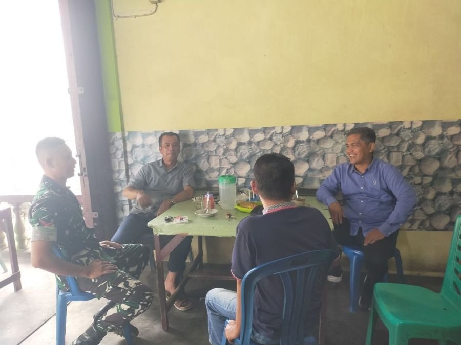 Terus Jaga Hubungan Baik, Babinsa Laksanakan Komsos Bersama Warga