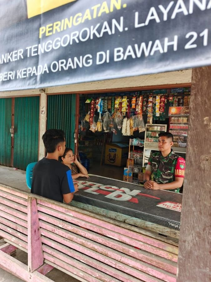 Terus Jaga Hubungan Baik, Babinsa Laksanakan Komsos Bersama Warga