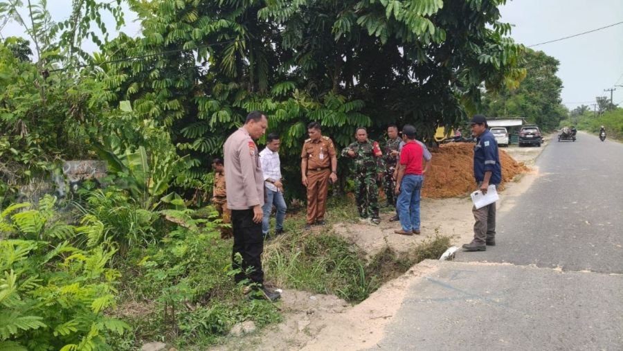 Tiga Pilar Simpangtiga Cek Parit Tersumbat, Antisipasi Genangan Saat Hujan