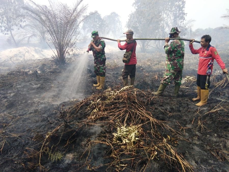 Tim Gabungan Kerja Keras di Dua Lokasi Sekaligus — Helikopter Water Bombing Dikerahkan di Buluh Apo