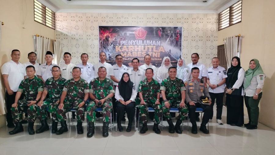 Tim Mabes TNI Berikan Penyuluhan Karhutla kepada Masyarakat Kecamatan Minas.