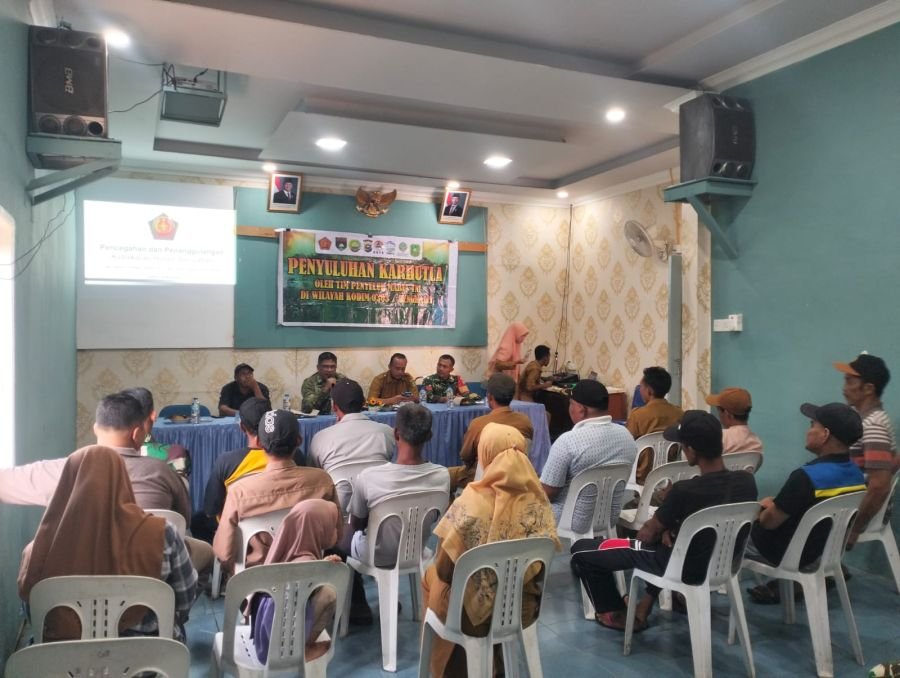 Tim Mabes TNI Edukasi Warga Gemala Sari, Perkuat Pencegahan Karhutla dari Tingkat Desa
