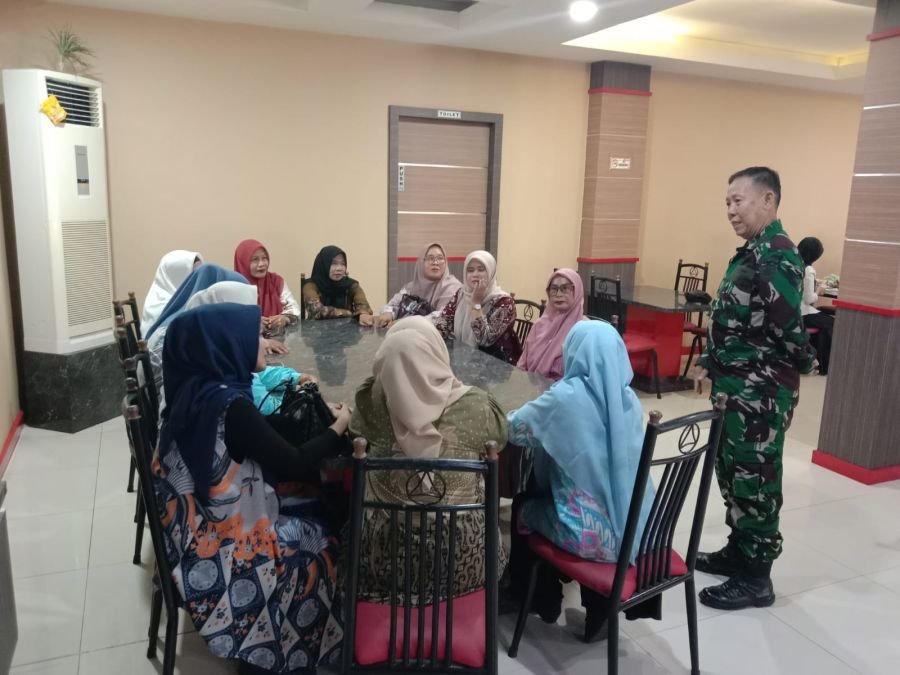 Tim Mabes TNI Sosialisasi Bahaya Karhutla kepada Masyarakat Indragiri Hilir