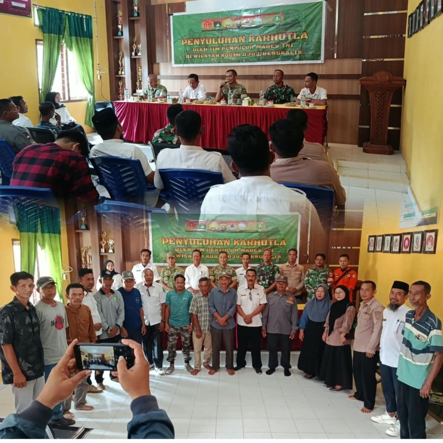 Tim Mabes TNI Sosialisasikan Pencegahan Karhutla di Desa Sukarjo Mesim