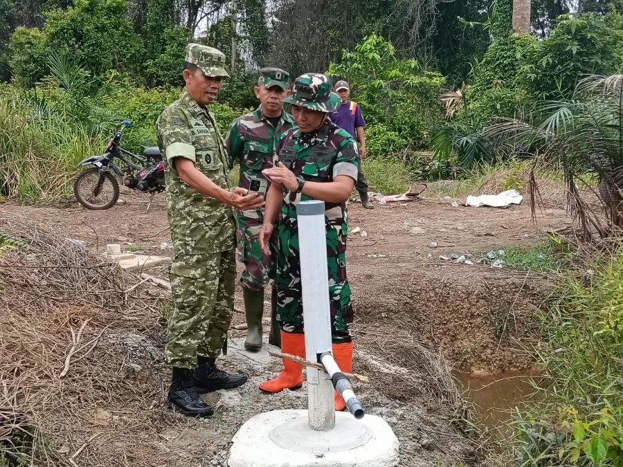 Tim Mabes TNI Tinjau Sumur Bor Karhutla di Rupat, Perkuat Kesiapsiagaan Warga