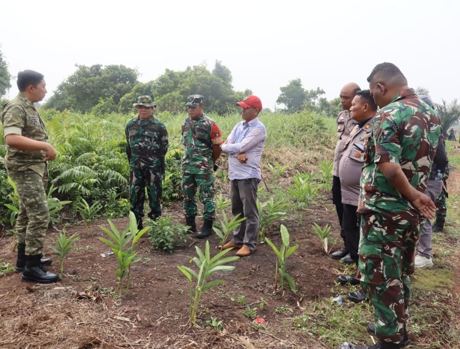 Tim Penyuluh Mabes TNI Laksanakan Komsos dan Edukasi Pencegahan Karhutla di Sungai Sibam