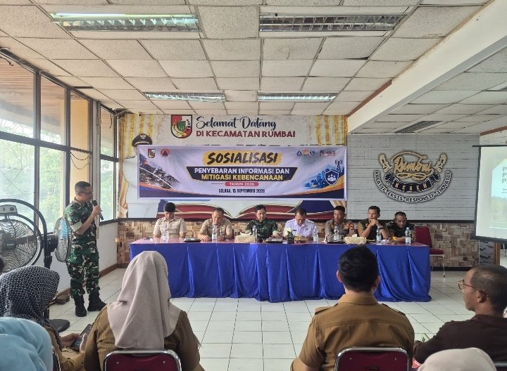Tim Penyuluh Mabes TNI Sosialisasikan Pencegahan Karhutla kepada Warga Rumbai