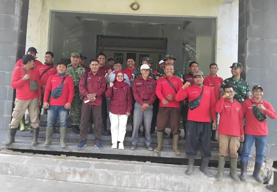 Tim Penyuluhan Karhutla Mabes TNI Dpp. Kol. Laut (P) Arif Budi Melaksanakan Penyuluhan KARHUTLA di L