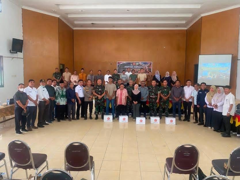 Tim Penyuluhan Mabes TNI Gelar Penyuluhan Karhutla dan Berikan Santunan kepada Warga Benai